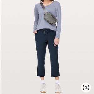 Lululemon On The Fly Crop Sz4 True Navy
